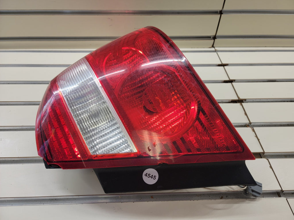 🔥2005-2007 Ford Five Hundred Passenger Side right Tail Light tailight