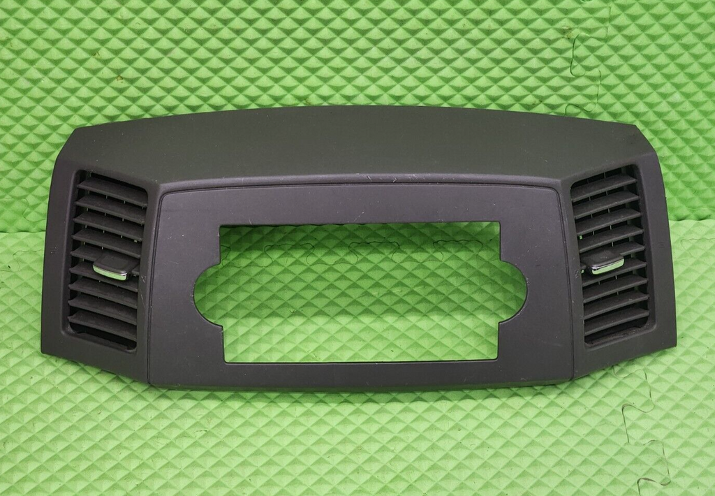 🔥2005-2007 Jeep Grand Cherokee RADIO TRIM BEZEL W VENTS Dark Gray B30