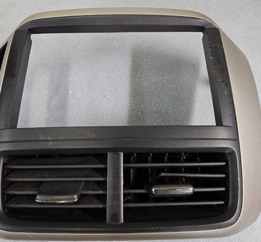 🔥06-08 HONDA PILOT Honda Pilot Radio Climate Dash Trim Bezel Silver/Black