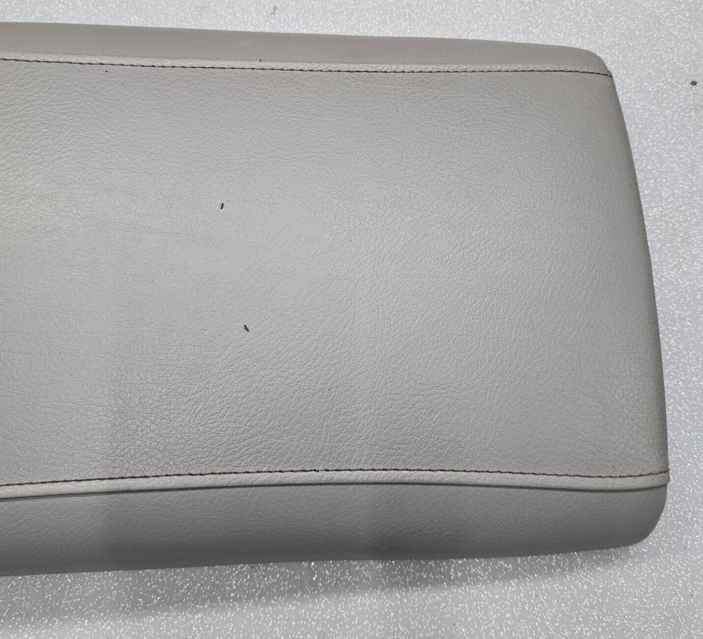 03-06 EXPEDITION Center Console Arm Rest Storage Cover Top Pad Lid Assembly Gray