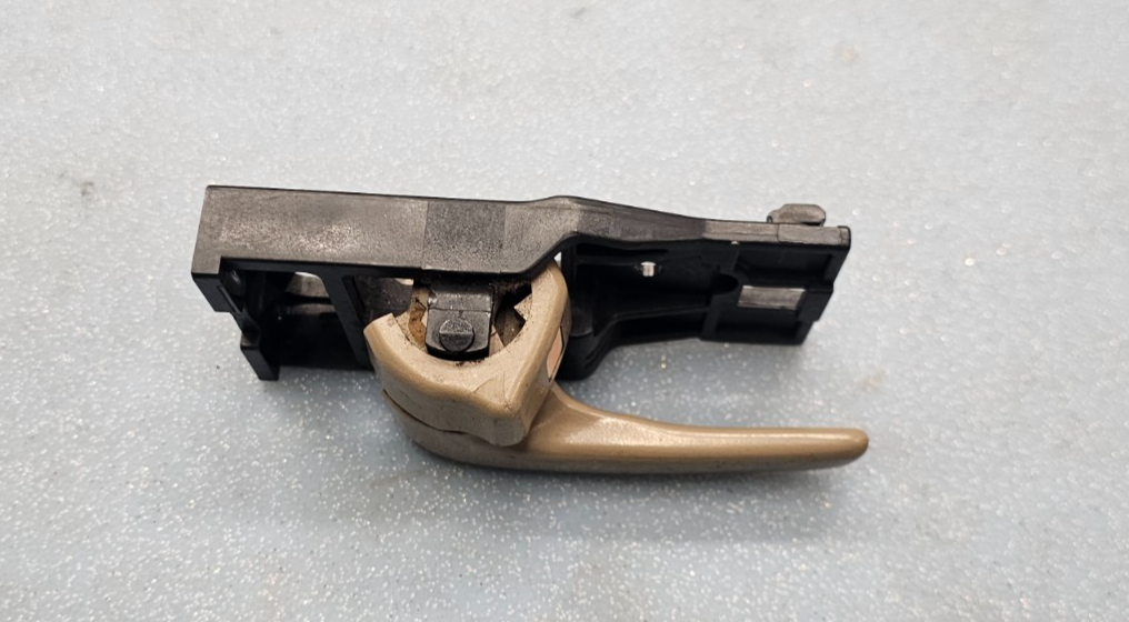 🔥1998-2003 Toyota Sienna Front Door Inside Handle Sub-Assembly Left Hand
