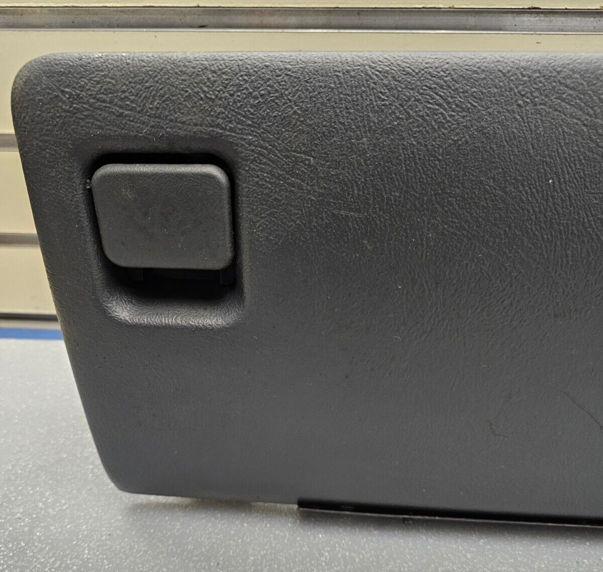 99-06 SILVERADO SIERRA Dash GLOVE BOX Storage Compartment Assembly Black G3
