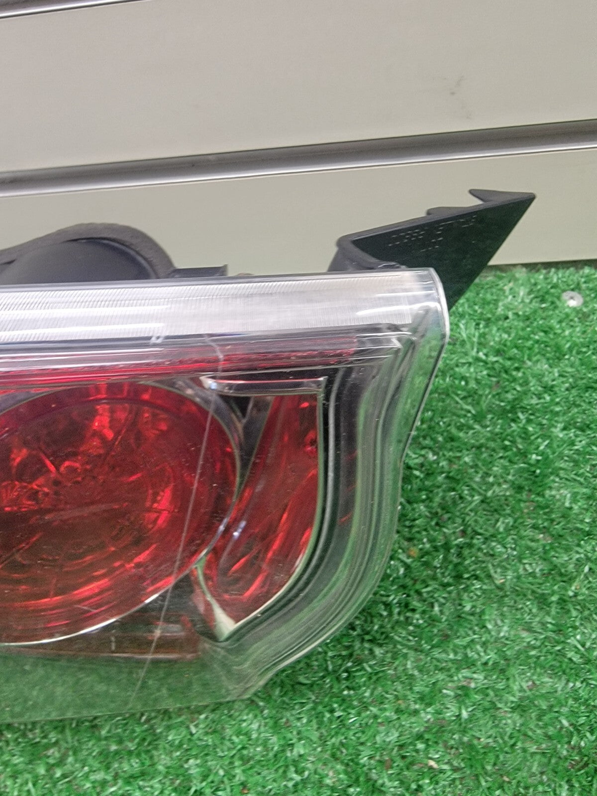 🔥10-13 Mazda 3 Hatchback Tail Light Halogen Right Side Outer Clear/Red w/Bulbs