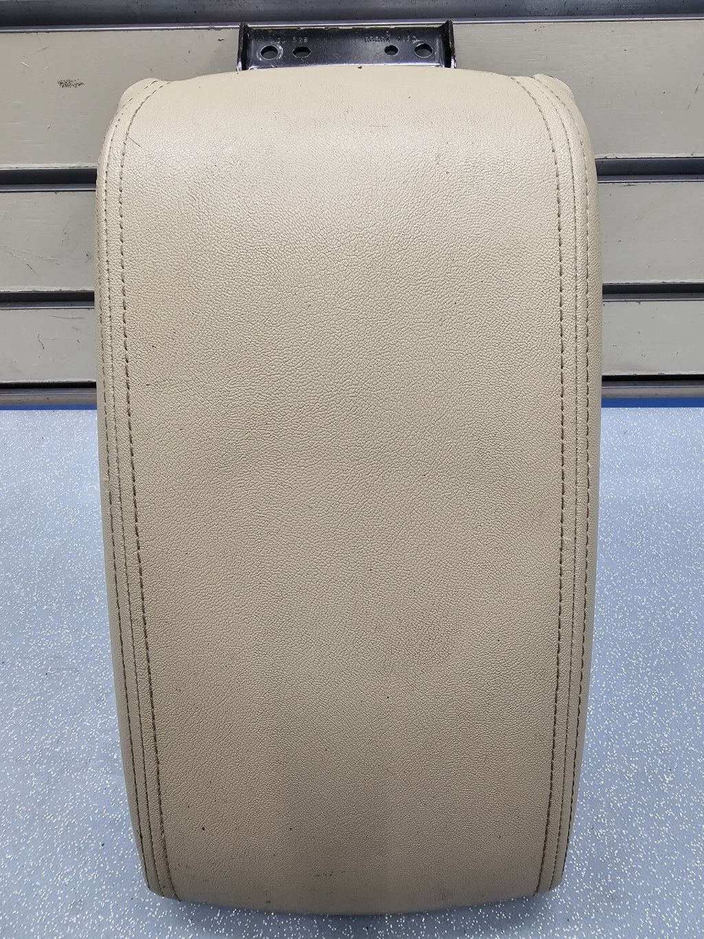 🔥09-13 Mazda 6 Center Console Leather Armrest Lid Top Pad Storage Assembly Tan