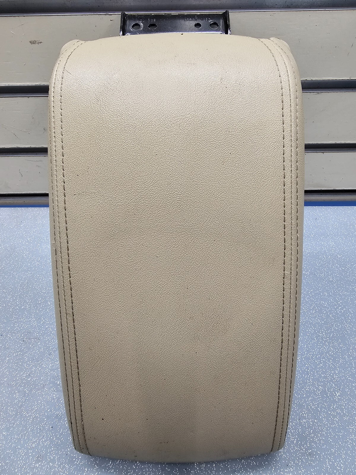 🔥09-13 Mazda 6 Center Console Leather Armrest Lid Top Pad Storage Assembly Tan