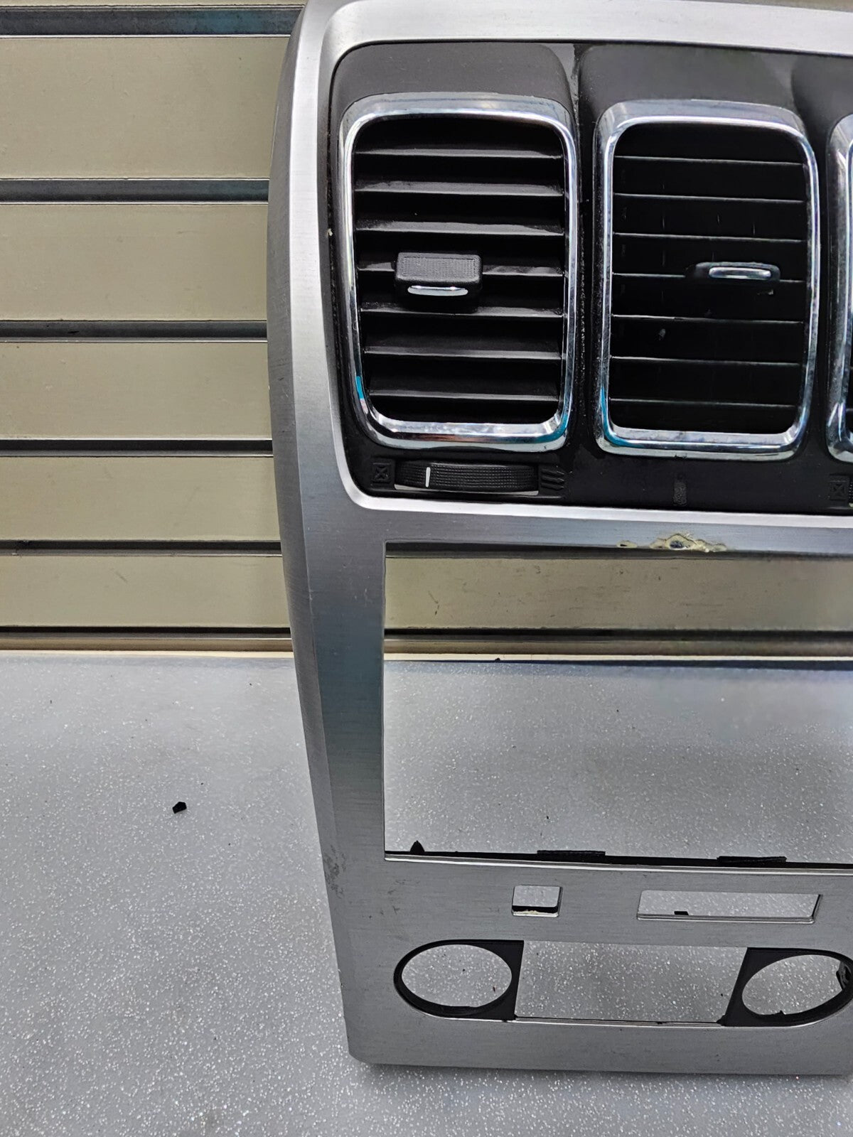 🔥2007-2012 GMC Acadia Center Dash Trim Radio Bezel Climate Control Silver