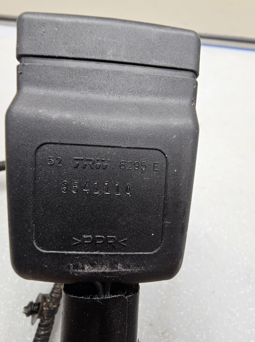 06-11 HONDA CIVIC RIGHT PASSENGER FRONT SEAT BELT BUCKLE CLIP RETRACTOR ASSEMBLY