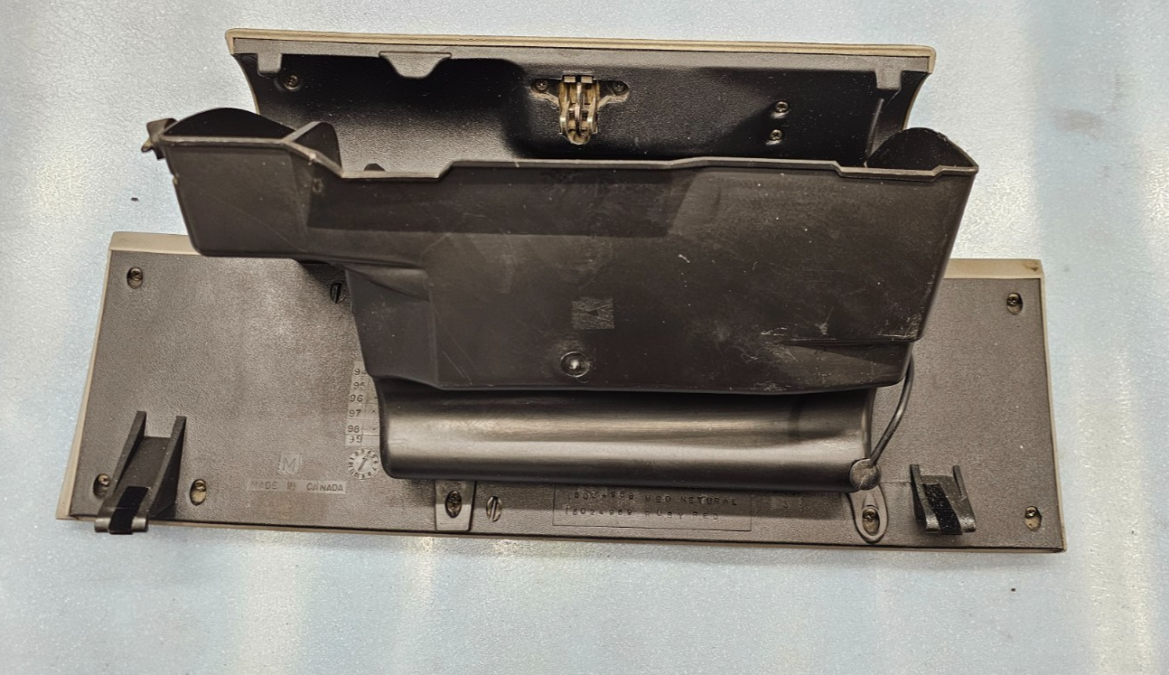 95-99 CHEVY GMC TRUCK SILVERADOC/K Glove Box Storage Compartment Assembly TAN