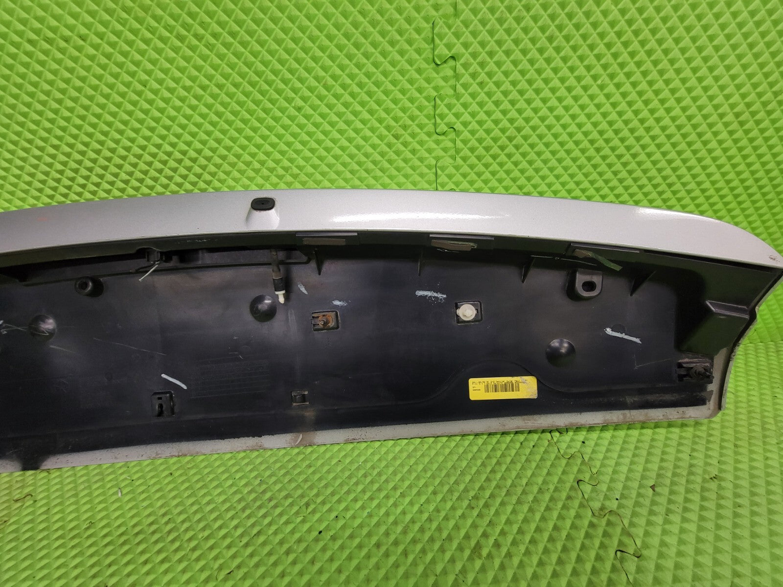 11-20 Dodge Grand Caravan Rear Upper Hatch Spoiler Wing Mount Break Light Silver