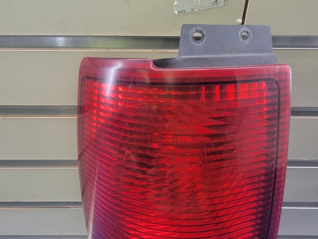 🔥2004-2007 Ford Taurus Tail Light Lamp Left Driver Side Assembly Chrome