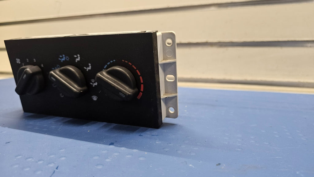 99-01 JEEP CHEROKEE DASH AC HEATER TEMPERATURE CLIMATE CONTROL UNIT CONDITIONER