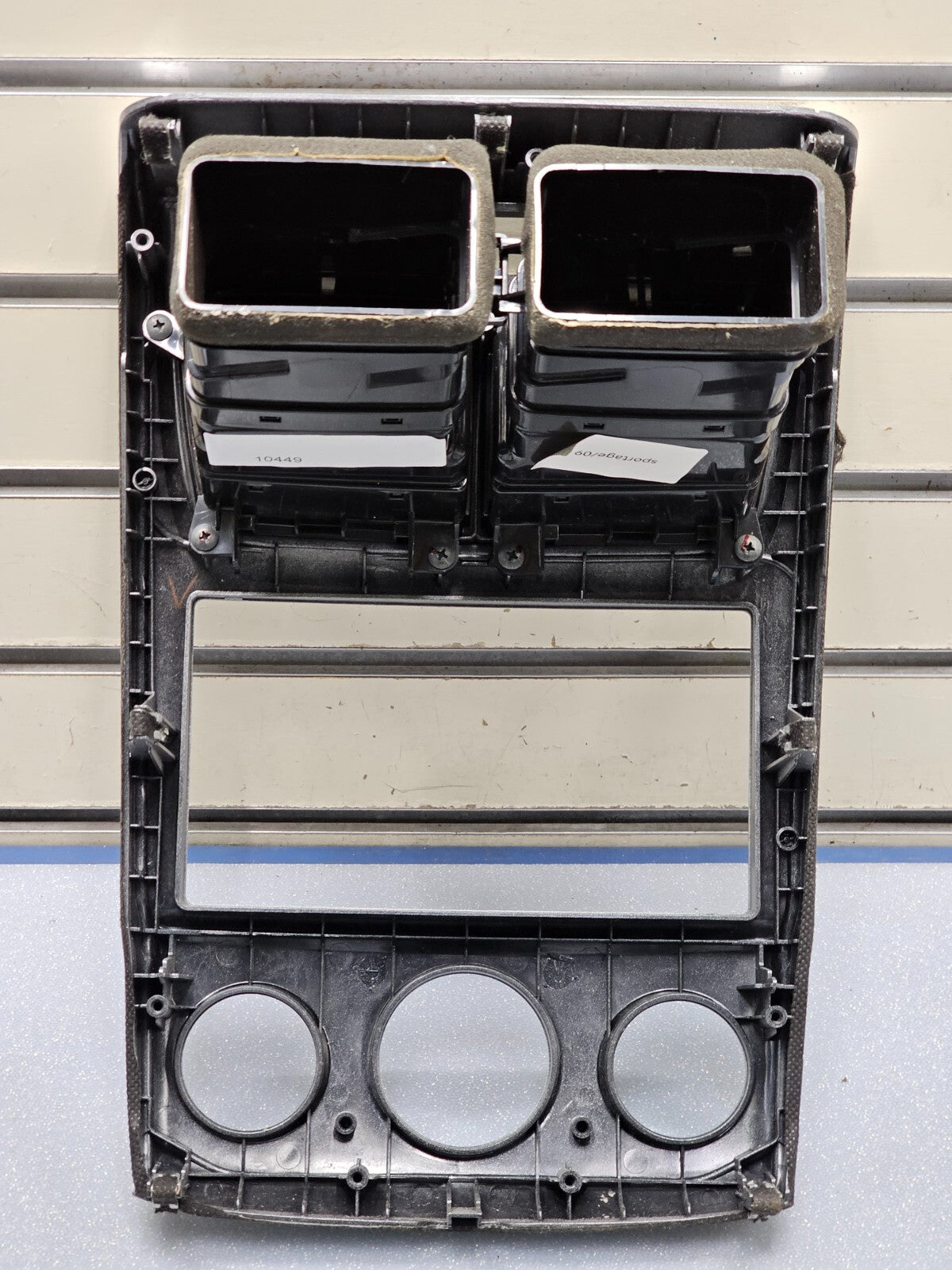 05-09 SPORTAGE CENTER DASH RADIO STEREO BEZEL TRIM PANEL CLIMATE CONTROL SILVER