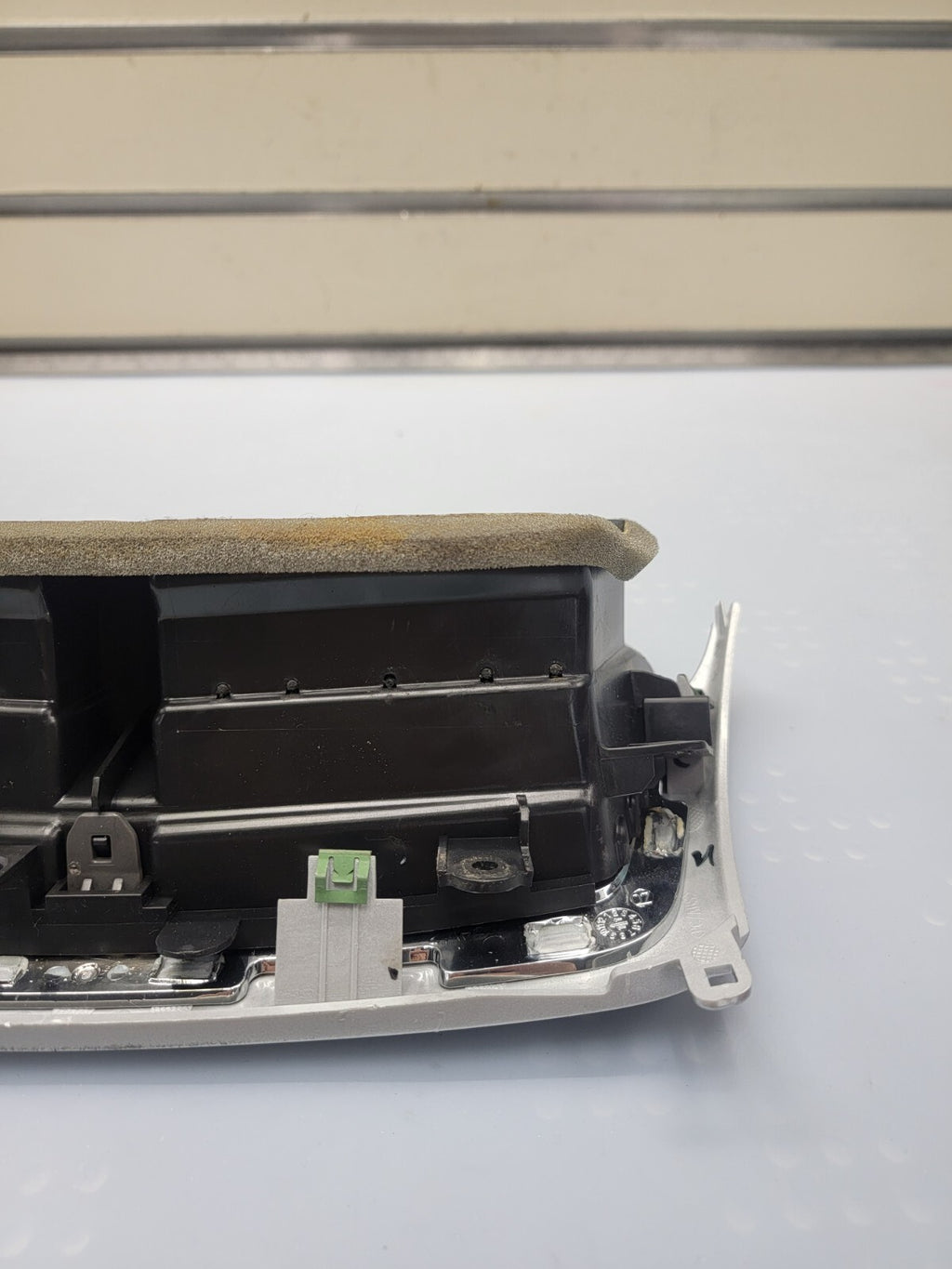 08-12 Chevy MALIBU Dash A/C Heater AIR VENT Front Center Bezel Trim Silver VT46