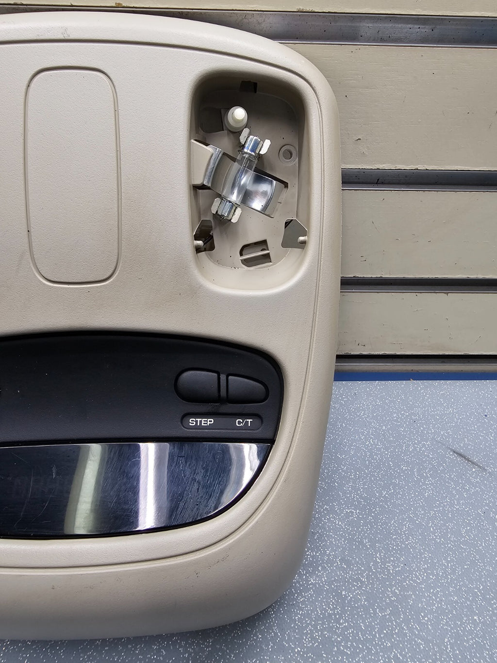 02-05 Dodge RAM Overhead Console DOME Light Roof Storage Compartment LT TAN 05