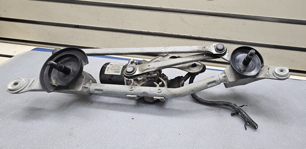 🔥2011-2017 NISSAN JUKE  Windshield Wiper Motor w/Linkage