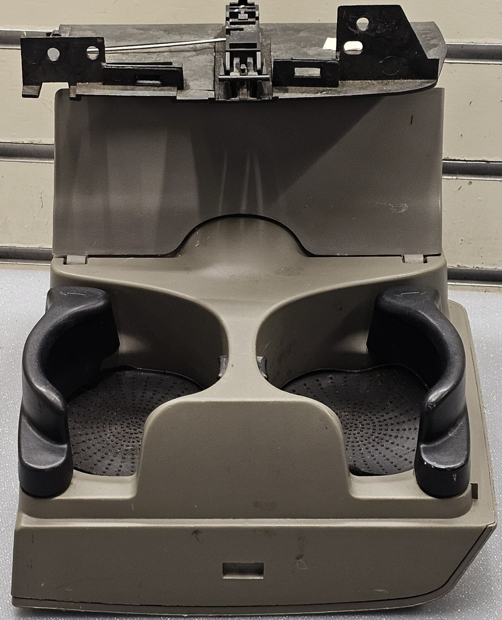 02-05Dodge RAM Dash 2 CUP HOLDER DRINK HOLDER CENETER CONSOLE Light TAN CH7