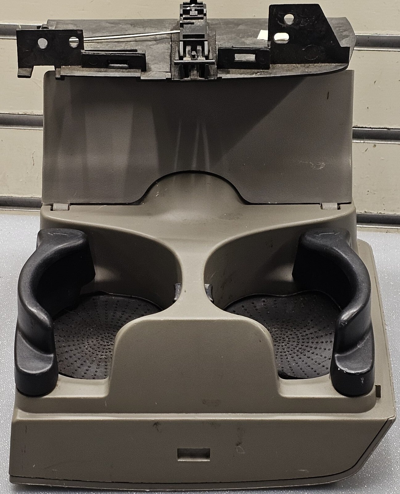 02-05Dodge RAM Dash 2 CUP HOLDER DRINK HOLDER CENETER CONSOLE Light TAN CH7