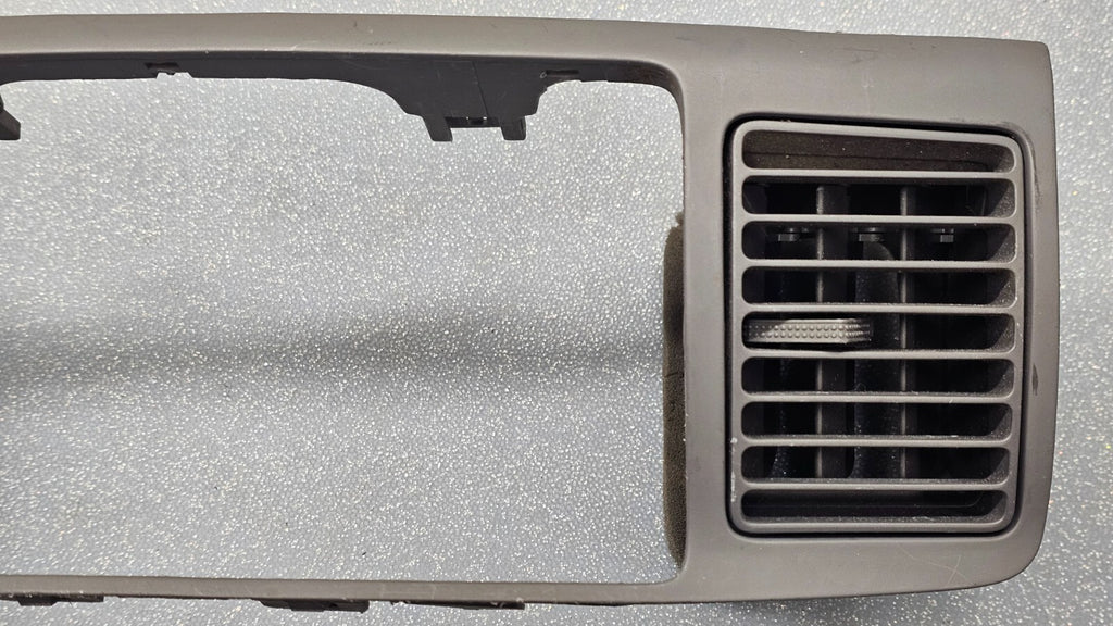 🔥03-08 TOYOTA COROLLA CENTER DASH RADIO SURROUND BEZEL TRIM PANEL OEM GRAY B28