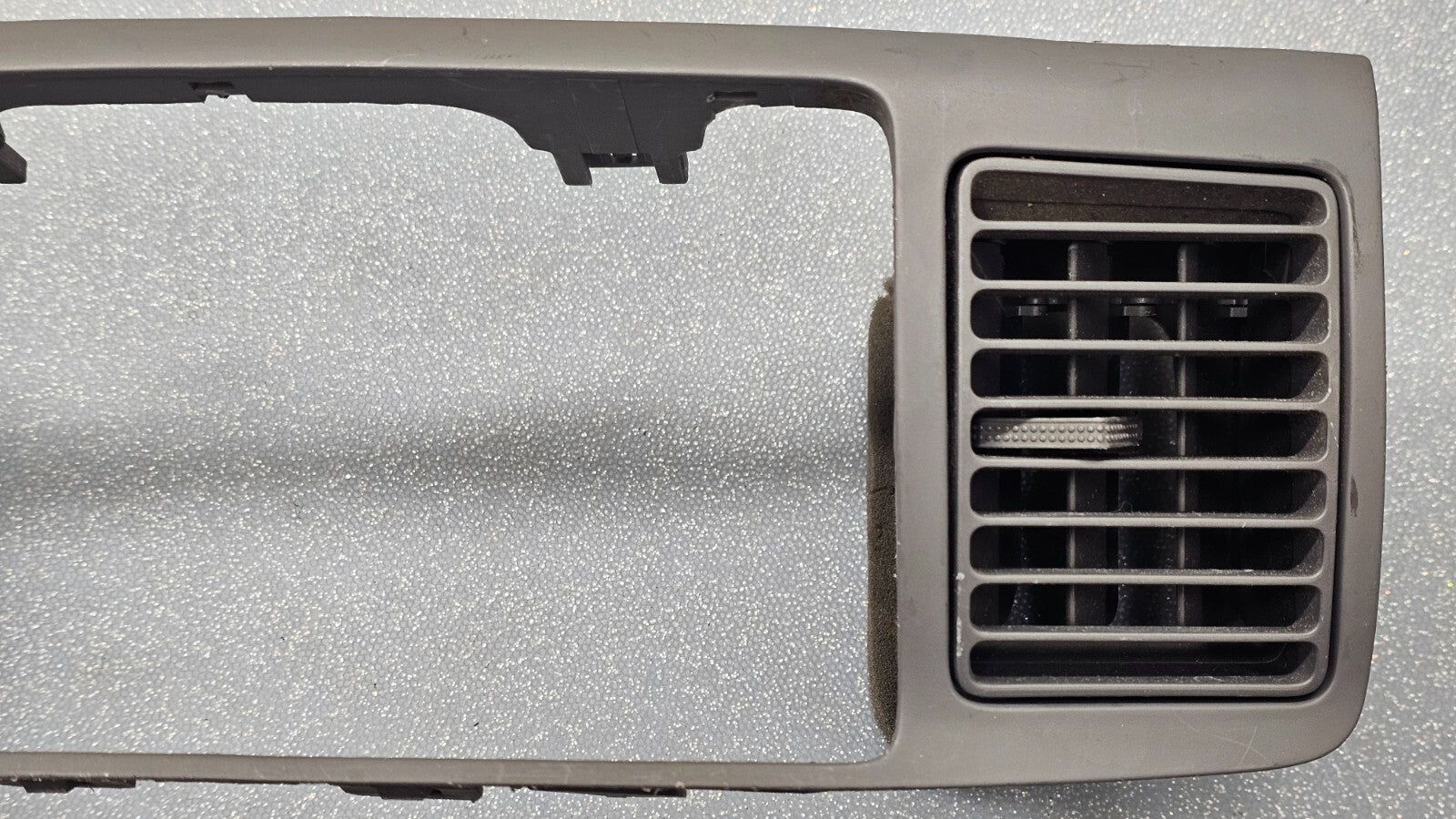 🔥03-08 TOYOTA COROLLA CENTER DASH RADIO SURROUND BEZEL TRIM PANEL OEM GRAY B28