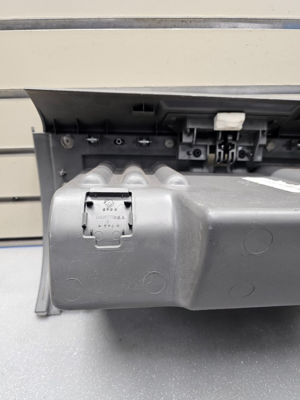 🔥08-10 Chrysler Town Country Upper Glove Box Dash Storage Compartmen Gray OEM