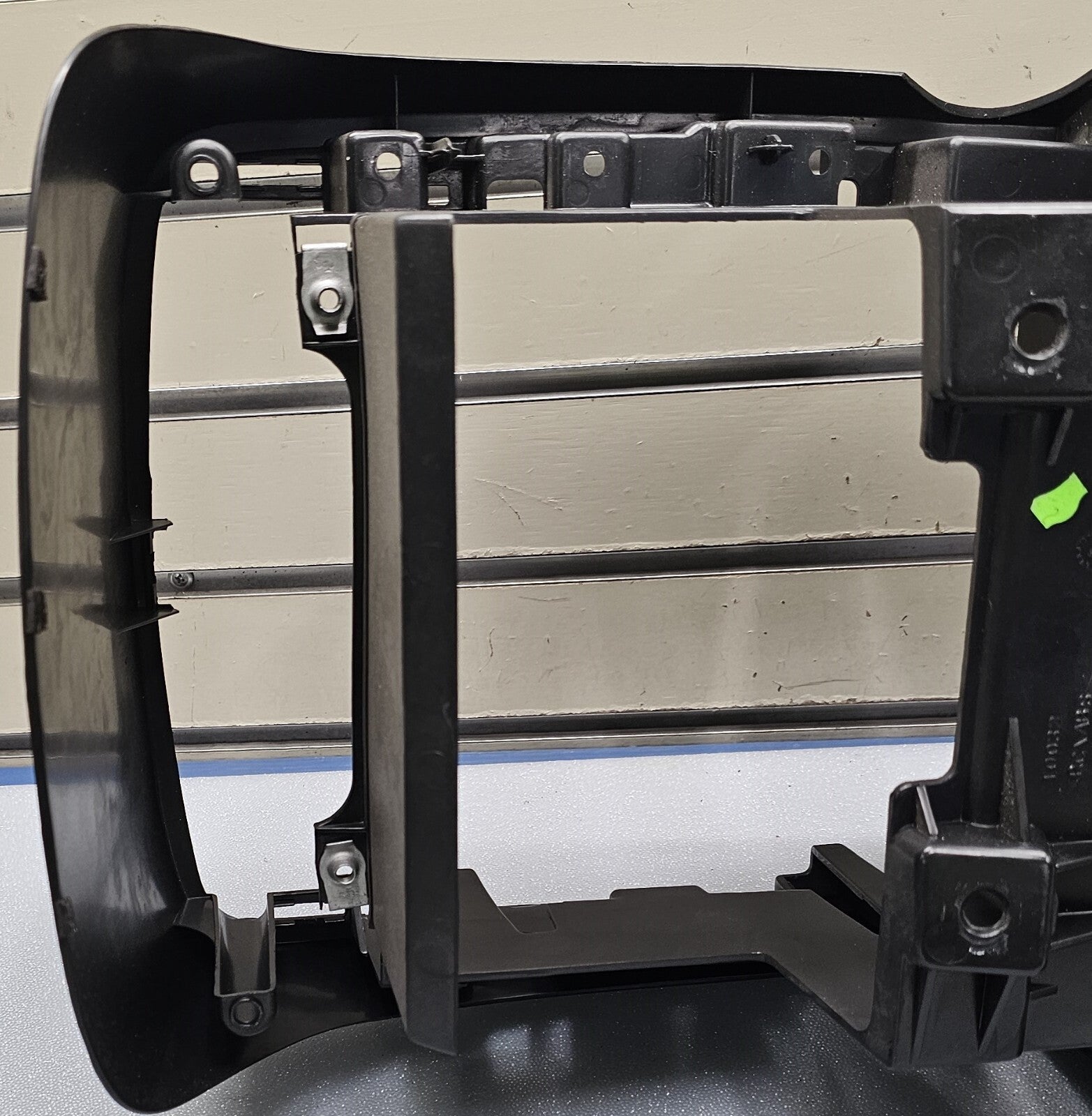 🔥03-07 CTS/SRX Center Dash Panel Radio Frame Housing Trim Bezel Support Ebony