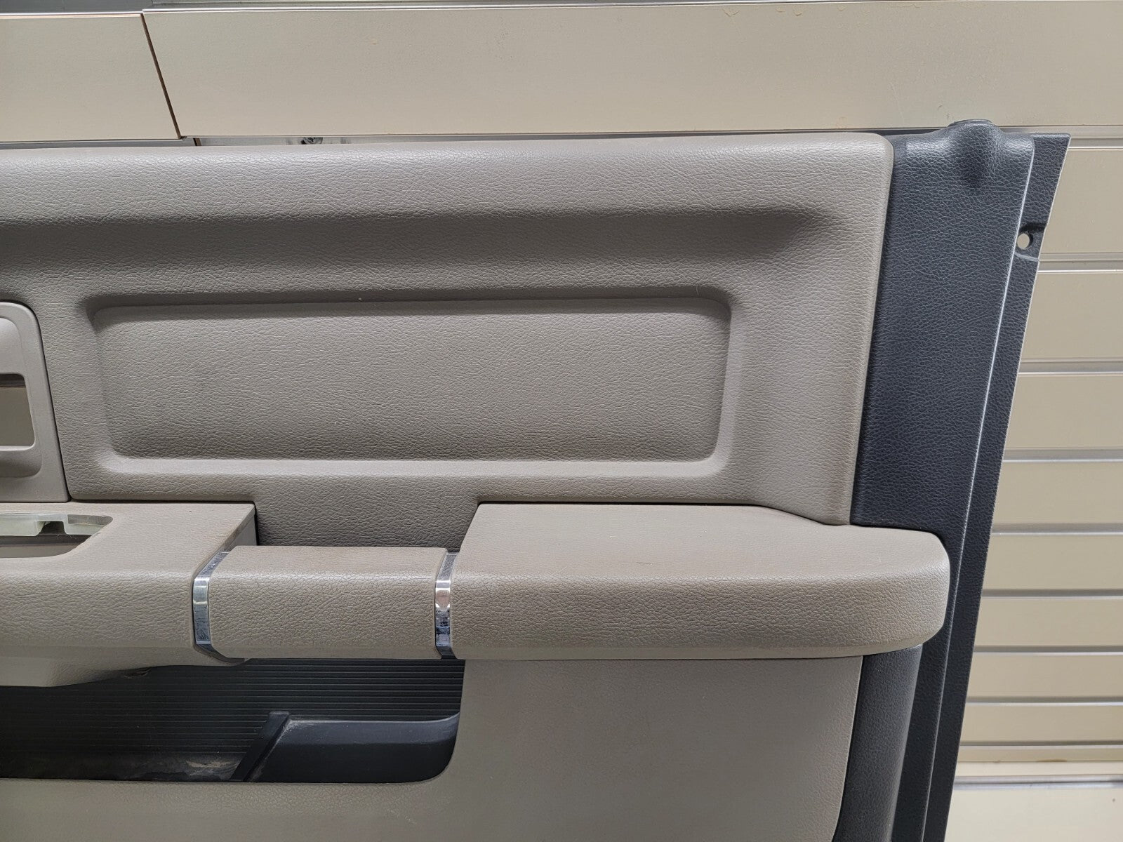 🔥2012-2015 Dodge RAM Interior Door Panel Front right side passenger BLACK/TAN