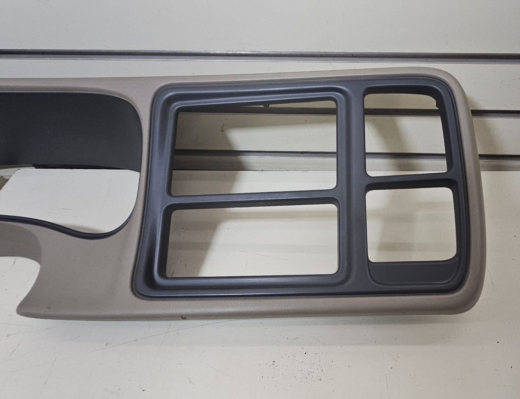 03-06 CHEVY GMC INSTRUMENT Cluster Speedo Dash Trim PANEL Radio Bezel LT TAN C5