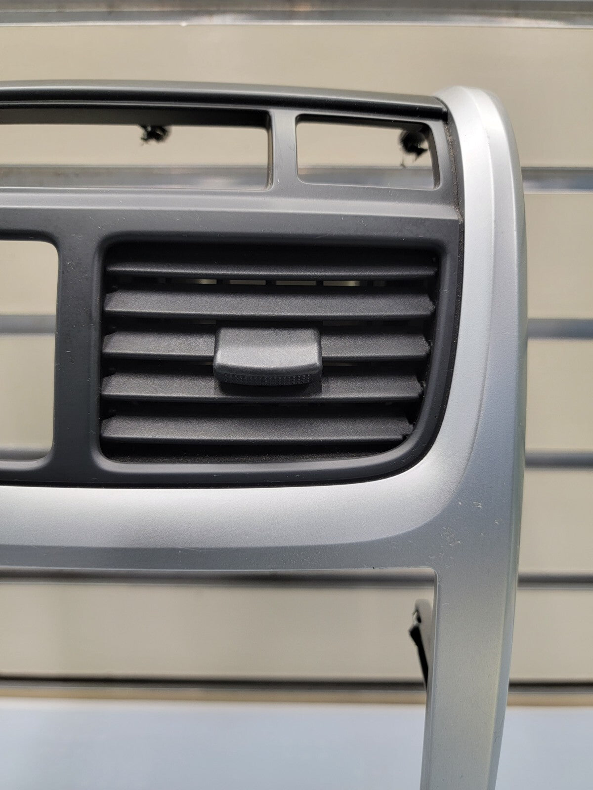 🔥2005-2009 KIA SPORTAGE CENTER DASH RADIO BEZEL TRIM CLIMATE CONTROL OEM SILVER