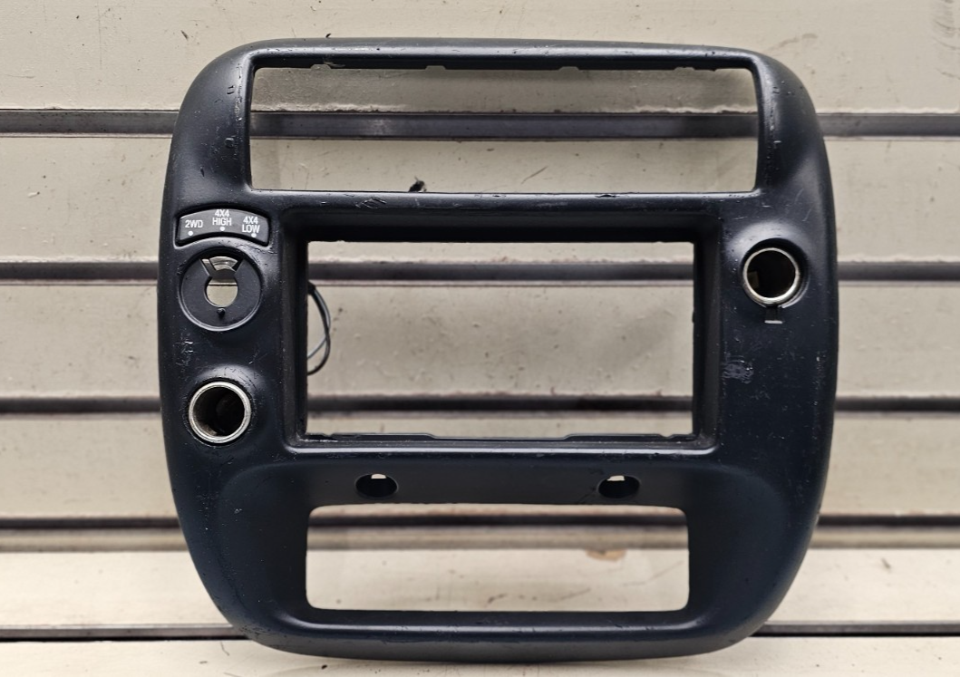 95-10 Ranger Explorer Center Dash Radio Stereo Display Bezel Trim Panel BLACK B2