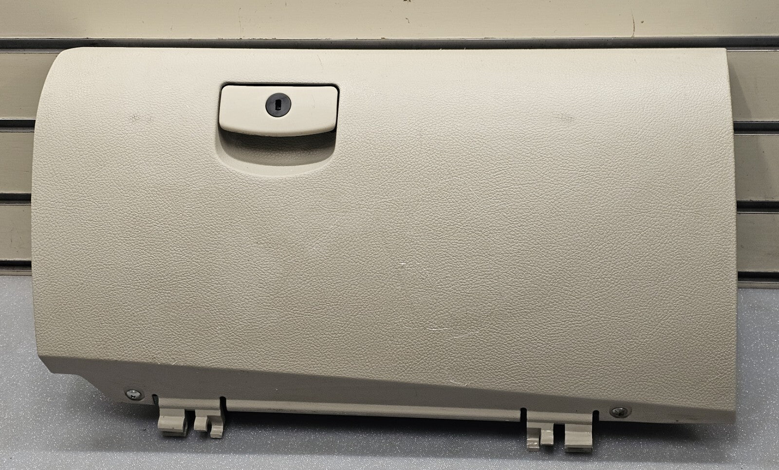 🔥10-14 Subaru Legacy Dash Glove Box Storage Compartment Lid Latch Assembly TAN