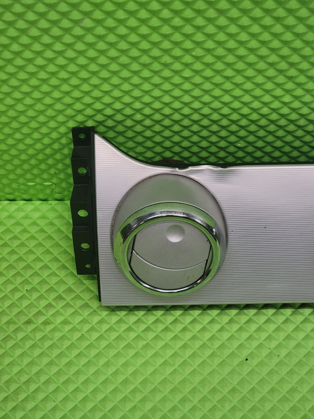 🔥2005-2009 FORD MUSTANG OEM CENTER DASH AIR VENT TRIM BEZEL SILVER OEM