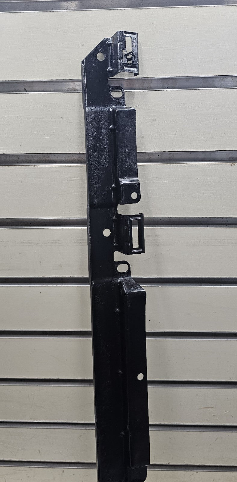 🔥99-06 GM Silverado Sierra Yukon Front Door Sill Bracket OEM