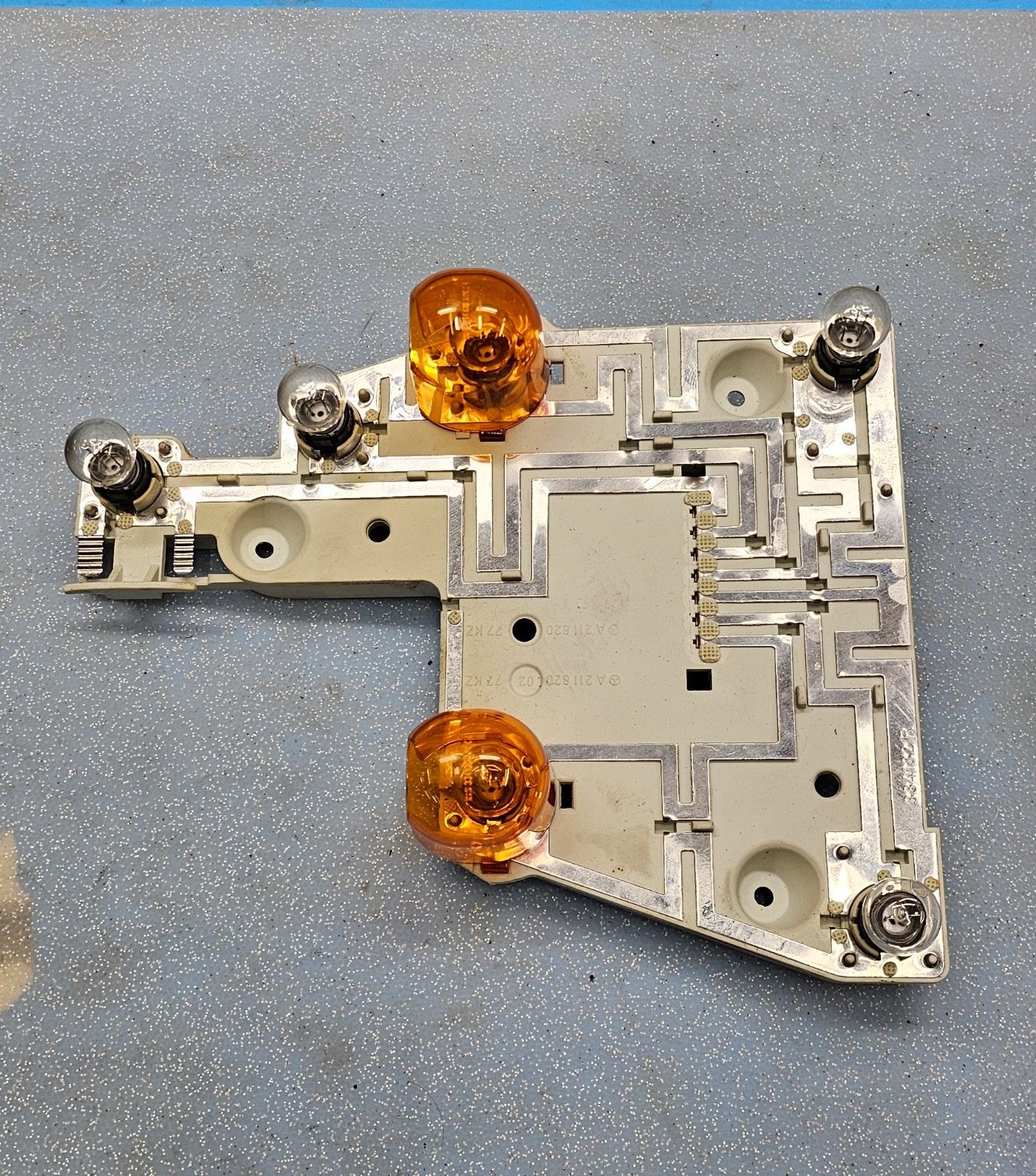 🔥03-06 Mercedes W211 E-Class  RH Side HALOGEN Taillight Bulb Holder OEM