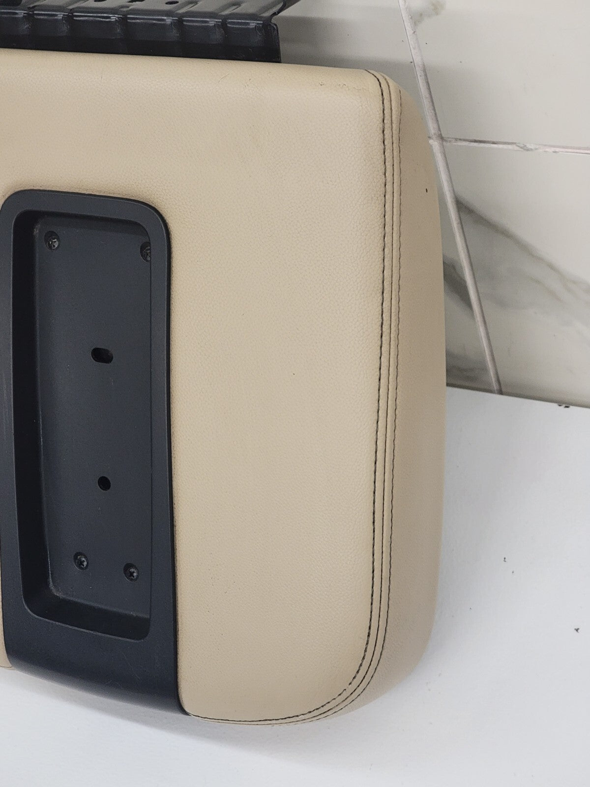 07-14 Silverado Sierra Center Console Armrest Lid Leather Cover Assembly Tan L19