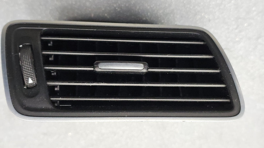 🔥16-19 VW PASSAT DASH RIGHT PASSENGER AC A/C AIR VENT HEATER PANEL BLACK/SILVER