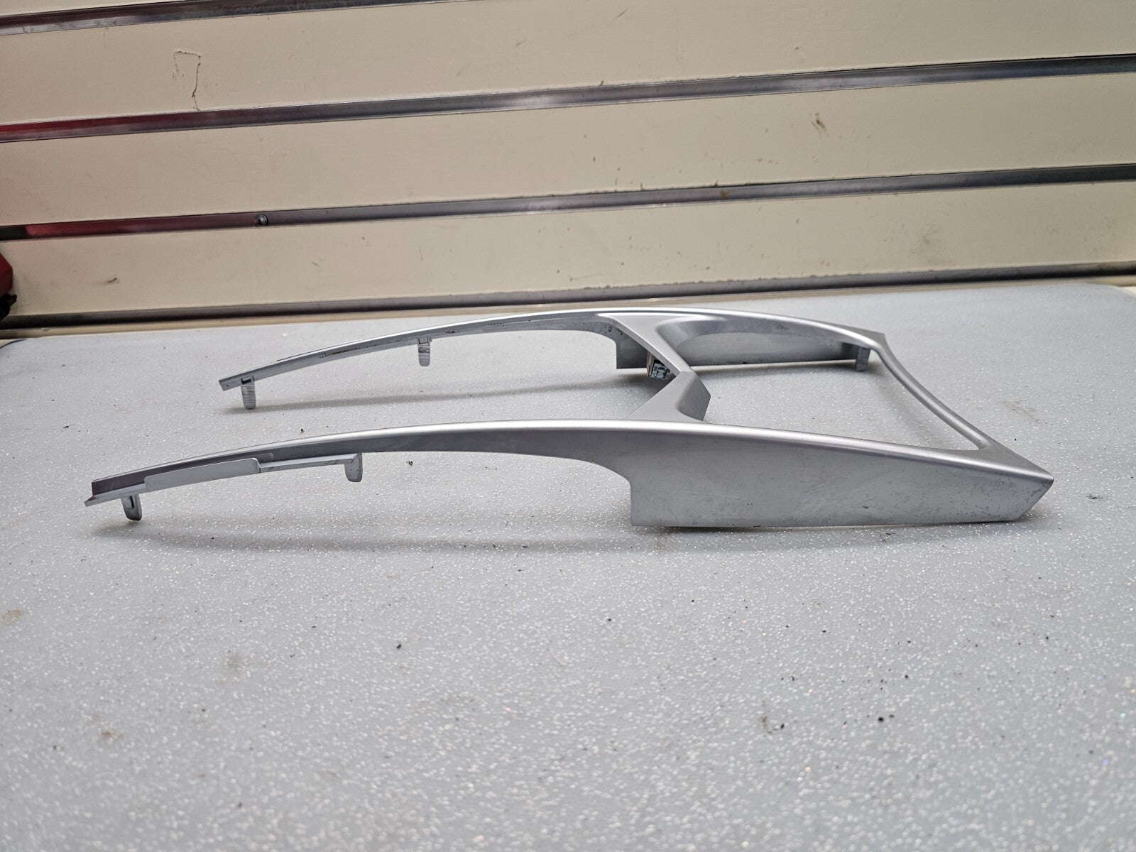 🔥10-16 CADILLAC SRX FRONT CENTER CONSOLE SHIFTER COVER TRIM BEZEL FRAME SILVER