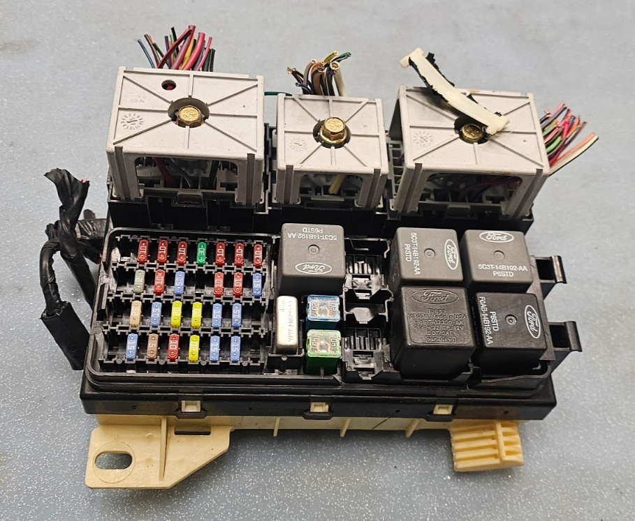 🔥04-05 TAURUS MERCURY SABLE FUSE BOX BCM GEM MODULE MULTIFUNCTION RELAY OEM