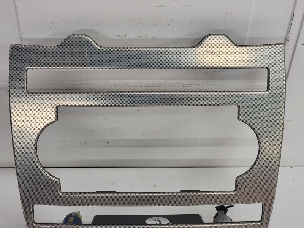 🔥2005-2006 JEEP GRAND CHEROKEE DASH PANEL RADIO SURROUND TRIM BEZEL OEM B70
