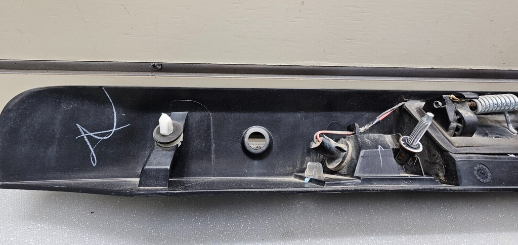 07-17 Jeep Patriot Compass Lift Gate Trim Molding Handle Bezel License Assembly