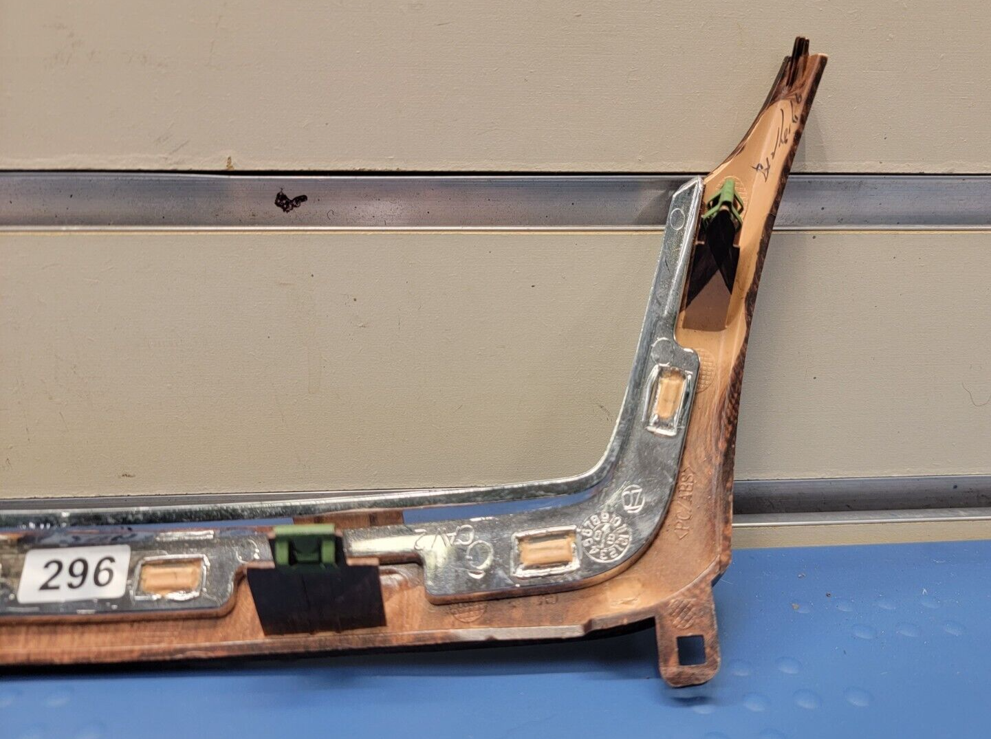 🔥08-12 Chevy MALIBU Center Dash Radio Bezel Panel UPPER Vent Trim WOODGRAIN B8