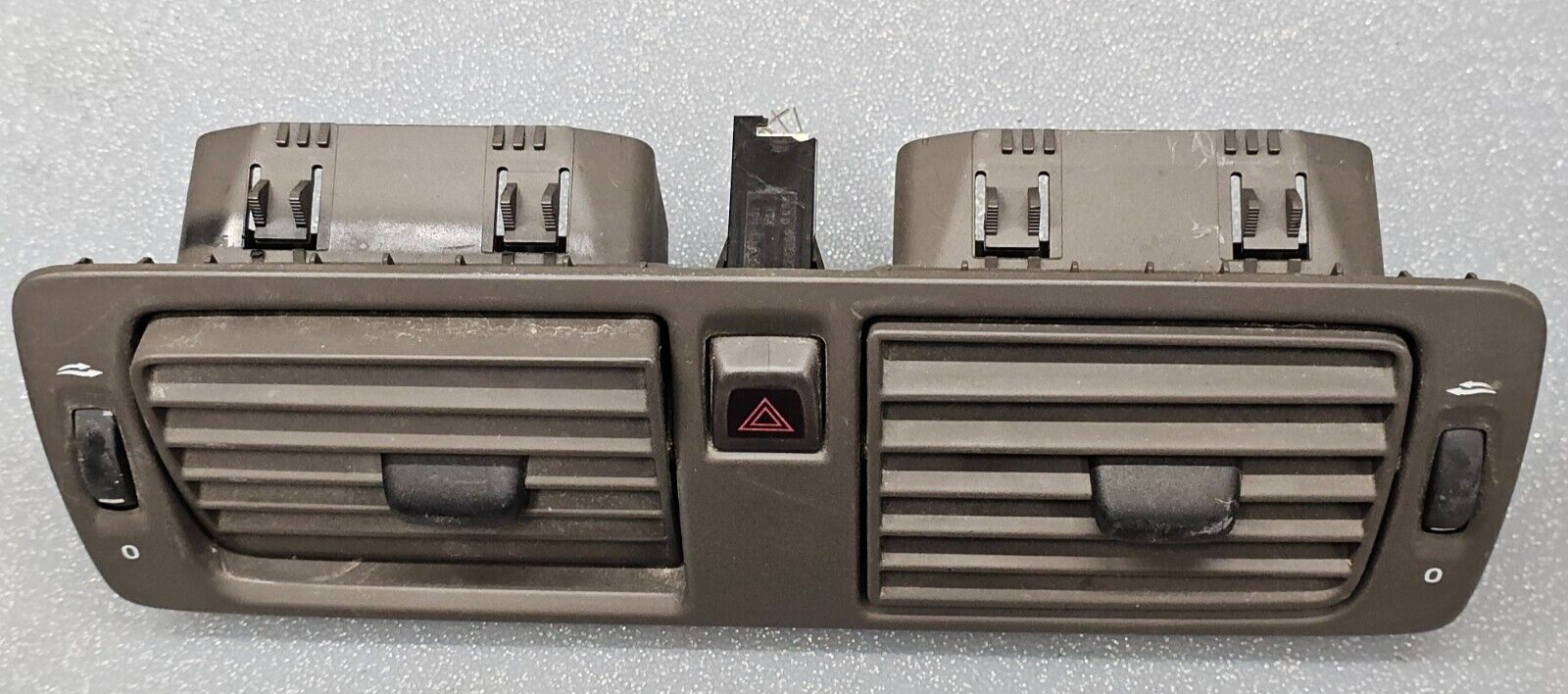 04-07 Volvo S40 Front Middle Dash Center Air Vent Heater Conditioning Bezel Tan