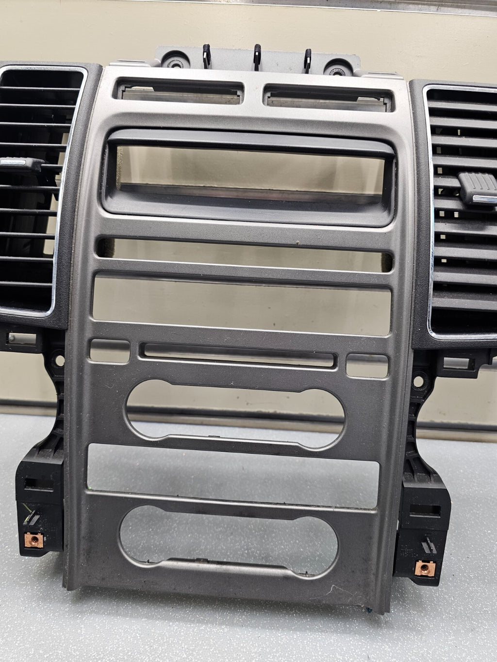 🔥2010-2012 FORD TAURUS CENTER DASH RADIO SURROUND BEZEL TRIM PANEL GRAY OEM