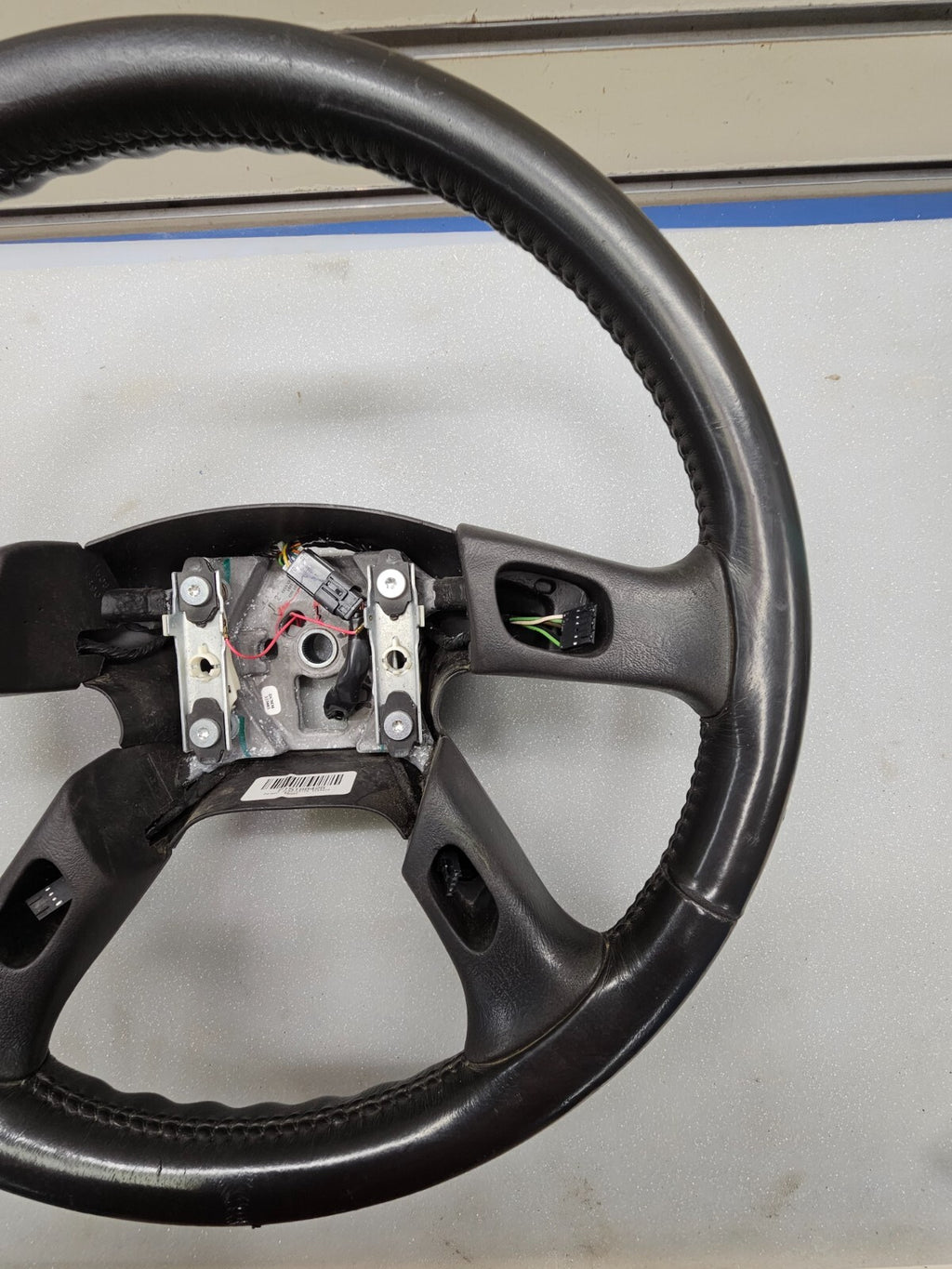 02-09 Trailblazer Envoy03-06 SILVERADO SIERRA YUKON STEERING WHEEL LEATHER BLACK