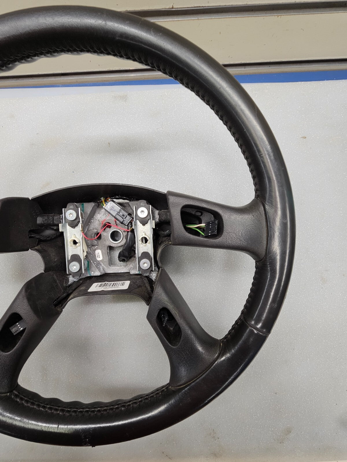 02-09 Trailblazer Envoy03-06 SILVERADO SIERRA YUKON STEERING WHEEL LEATHER BLACK
