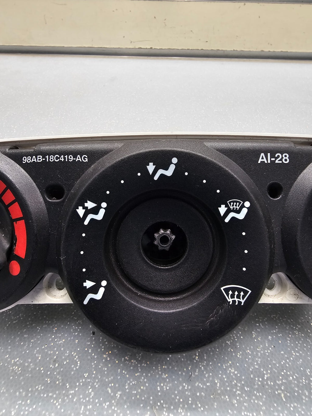 00-07 Ford Focus Dash AC Heater Temperature Climate Control Air Conditioner