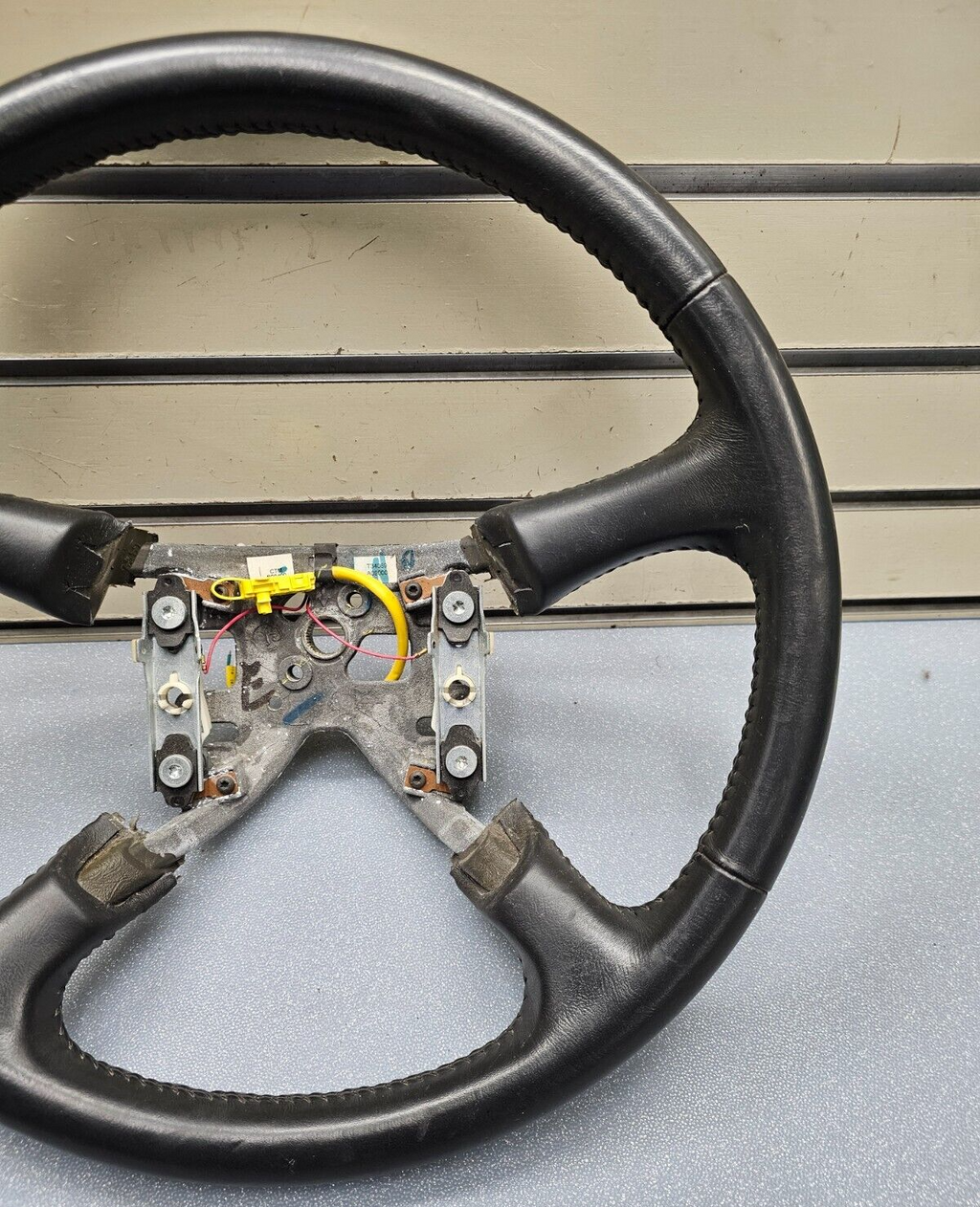 99-02 Chevy Silverado Tahoe Suburban Blazer SONOMA Steering Wheel Leather black