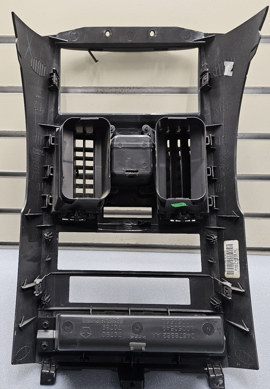 08-10 GRAND CARAVAN DASH RADIO STEREO DISPLAY BEZEL TRIM INSTRUMENT PANEL BLACK