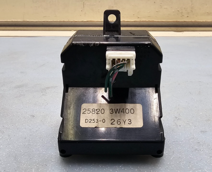 🔥2000-2004 Nissan Pathfinder R50 Center Dash Digital Clock OEM