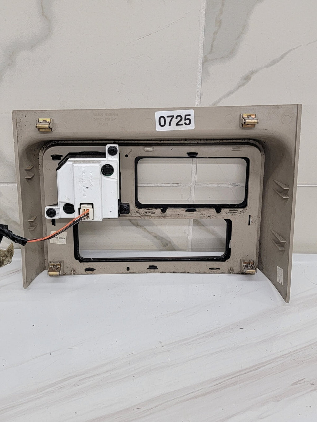 2002-2006 Cadillac Escalade Radio Dash Trim Bezel with Clock 15072628  woodgrain