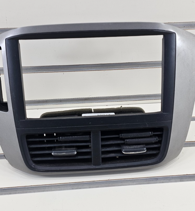 🔥06-08 HONDA PILOT Honda Pilot Radio Climate Dash Trim Bezel Silver/Black
